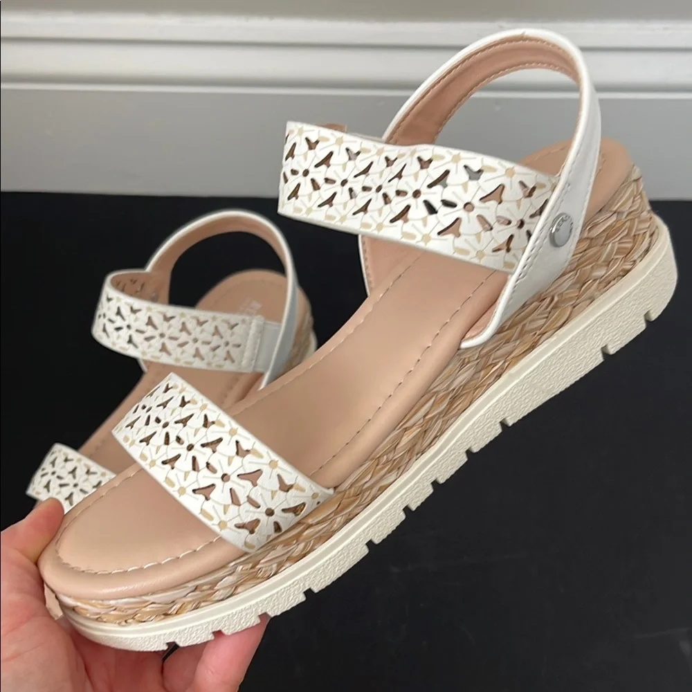 NWT Reaction Kenneth Cole Big Kids White Laser-Cut Slingback Platform Sandals 5